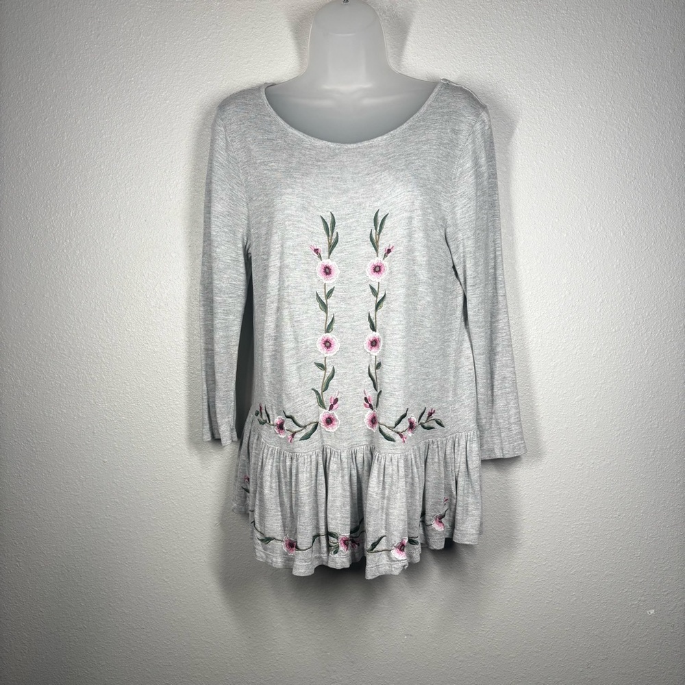 Alya Grey Floral Embroidered Top Size Small Spring